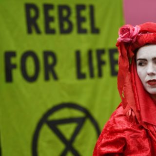 Οι Λονδρέζοι διαδηλώνουν για την κλιματική αλλαγή