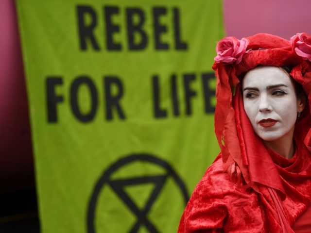 Οι Λονδρέζοι διαδηλώνουν για την κλιματική αλλαγή