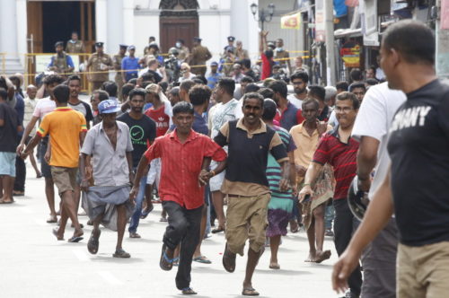 Σρι Λάνκα: Επτά καμικάζι βομβιστές έλαβαν μέρος στις επιθέσεις σε εκκλησίες και πολυτελή ξενοδοχεία υποστηρίζουν οι τοπικές αρχές