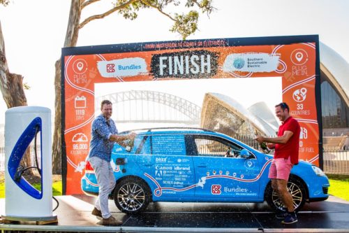 Ολλανδός ολοκλήρωσε στην Αυστραλία «το μεγαλύτερο ταξίδι του κόσμου» με ηλεκτρικό αυτοκίνητο