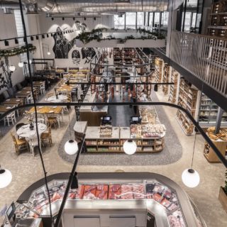 Στο Ergon House, ψωνίζεις, τρως, πίνεις και αν νιώσεις κούραση, κοιμάσαι κιόλας