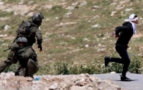 Ισραηλινοί στρατιώτες σκότωσαν παλαιστίνιο έφηβο που του είχαν δέσει τα χέρια και τα μάτια
