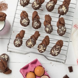 Μήπως τα φετινά σου πασχαλινά κουλουράκια να τα φτιάξεις με σοκολάτα;