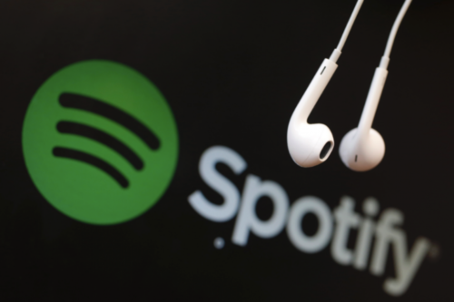 Το Spotify παίρνει μέτρα μετά τις κατηγορίες περί παραπληροφόρησης για τον κορωνοϊό