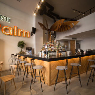 Με το Under the Palm θα κάνει όλο τον χρόνο καλοκαίρι στην Πραξιτέλους