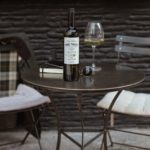 Το Κτήμα Κυρ-Γιάννη κυκλοφόρησε το λευκό  “Μπλε Τρακτέρ” με ένα ιδιαίτερο χαρμάνι