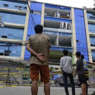 Φιλιππίνες: Πέντε νεκροί από την κατάρρευση κτιρίων