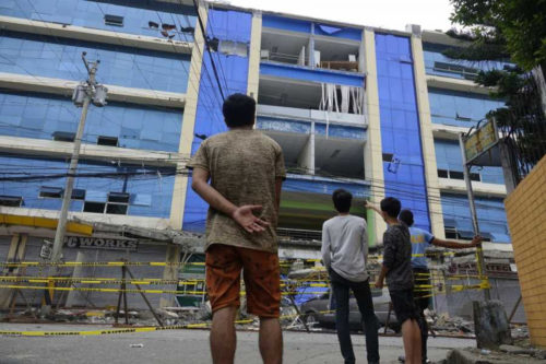 Φιλιππίνες: Πέντε νεκροί από την κατάρρευση κτιρίων
