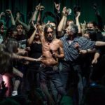 Α real wild child: O Iggy Pop σαρώνει στη σκηνή
