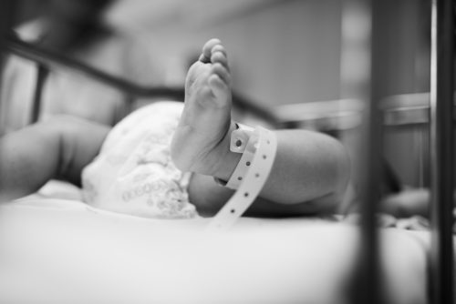 Το πρώτο στον κόσμο μωρό που γεννήθηκε μετά από ρομποτικά υποβοηθούμενη μεταμόσχευση μήτρας