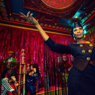 Στο Pose οι αφανείς φιγούρες μιας εποχής αποκτούν φωνή