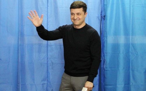 Ουκρανία: Ο κωμικός Βολοντίμιρ Ζελένσκι κερδίζει τον πρώτο γύρο των προεδρικών εκλογών