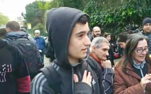 Ο 15χρονος Σιμόνε σύμβολο εναντίον της ακροδεξιάς, στην Ιταλία