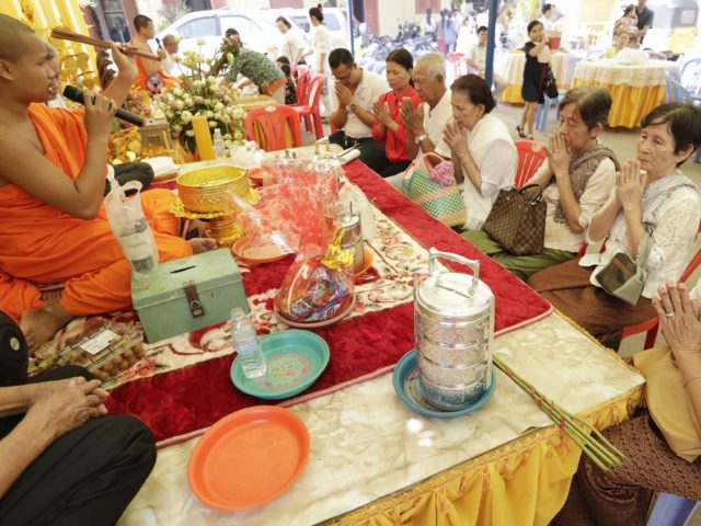 Στην Καμπότζη υποδέχονται τη Χρονιά του Χοίρου
