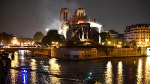 Γαλλία: Tέθηκε υπό έλεγχο η πυρκαγιά στην Παναγία των Παρισίων
