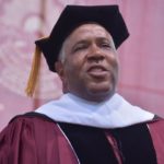 Αφροαμερικανός δισεκατομμυριούχος ανακοίνωσε ότι θα αποπληρώσει τα σπουδαστικά δάνεια περίπου 400 απόφοιτων του πανεπιστημίου Μουρχάουζ