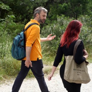 Το Ρομαντικό Πανεπιστήμιο σε πάει μια βόλτα στην Αθήνα, όπως δεν την έχεις φανταστεί ποτέ.