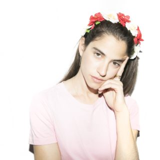 Στη Νεφέλη Κουρή αρέσει να κάνει τούμπες και κατακόρυφο