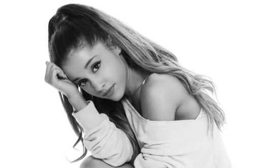 H Ariana Grande ακυρώνει εμφανίσεις της λόγω…αλλεργικού σοκ από τομάτα