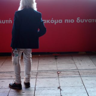 20 στιγμιότυπα από τα εκλογικά κέντρα των κομμάτων τη βραδιά των εκλογών