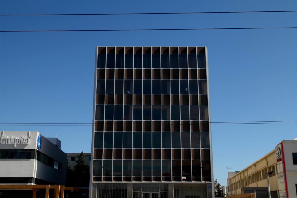 Τυπικό δείγμα βιομηχανικής αρχιτεκτονικής της δεκαετίας του 1970, το πρώην εργοστάσιο επίπλων Τσαούσογλου 