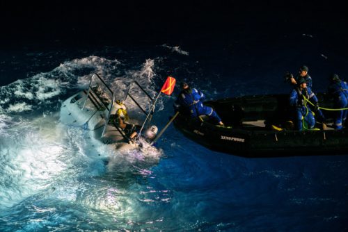 Αμερικανός βούτηξε στο βαθύτερο σημείο του ωκεανού και βρήκε πλαστικά