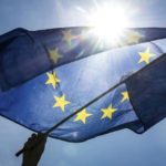 Νέα εκτίμηση του ΕΚ για την κατανομή των εδρών βάσει των προσωρινών αποτελεσμάτων