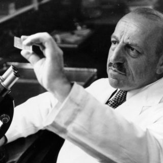 Η Google τιμά τον Γεώργιο Παπανικολάου στο σημερινό της doodle