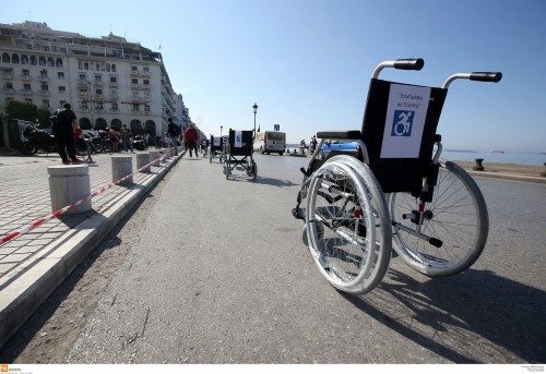 Μαθητές στη Θεσσαλονίκη δημιούργησαν ρομποτικό σύστημα αποτροπής στάθμευσης σε θέσεις ΑμεΑ
