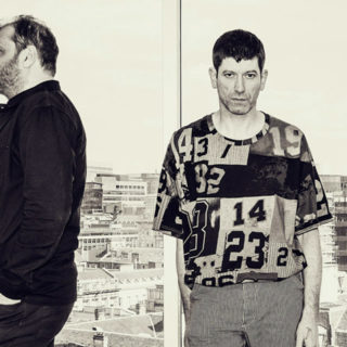 Οι Optimo απέφευγαν πάντα τις «Σκηνές». Γι’ αυτό σήμερα τους σέβονται ως Ζωντανούς Θρύλους.