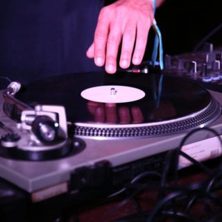 Yupiyaya, και μέχρι του Αγίου Πνεύματος θα χορεύουμε στη Δονούσα