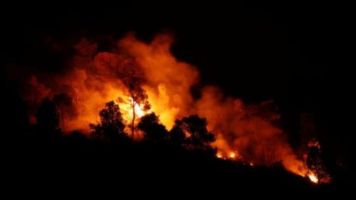 Ισπανία: Εκτός ελέγχου μαίνεται πυρκαγιά στην Καταλονία