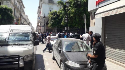 Τυνησία: Τρεις αστυνομικοί και δύο πολίτες τραυματίσθηκαν από επίθεση καμικάζι βομβιστή στην Τύνιδα