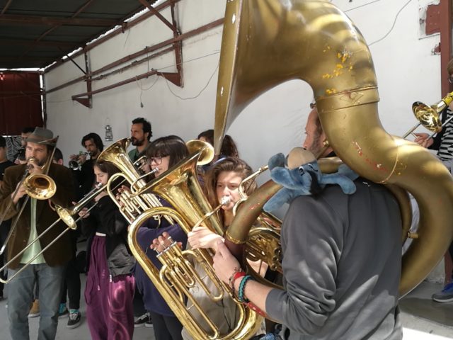 Στο Μεταξουργείο παιδιά από οχτώ χώρες κάνουν θόρυβο με χάλκινα