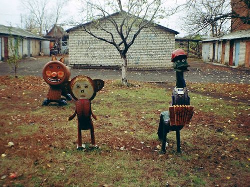 Αυτές οι ρώσικες παιδικές χαρές παραείναι creepy…