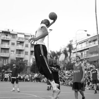 Κάποτε ο Γιάννης Αντετοκούνμπο περνούσε κάτω από το μπαλκόνι μου, τώρα είναι ο MVP του ΝΒΑ