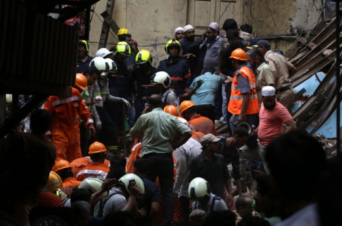 Στους 13 αυξήθηκαν οι νεκροί από την κατάρρευση κτιρίου στη Μουμπάι
