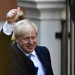 Ο Μπόρις Τζόνσον συναντά την βασίλισσα και γίνεται πρωθυπουργός της Βρετανίας
