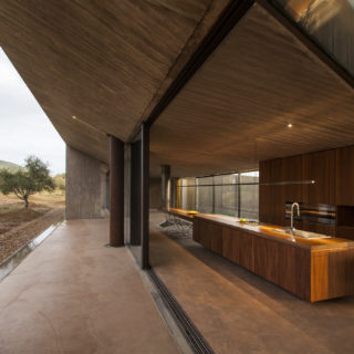 Θέλουμε να περάσουμε ατελείωτες ώρες σε αυτόν τον χώρο φαγητού μιας κατοικίας στα Μέγαρα