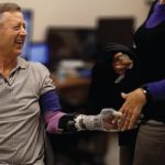 Ένα χέρι-ρομπότ ξαναδίνει στο χρήστη του την αίσθηση της αφής