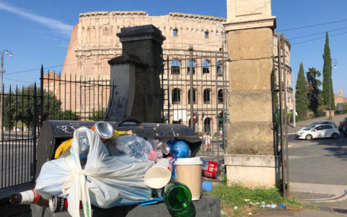 Ρώμη: Διαστάσεις υγειονομικού κινδύνου λαμβάνει πλέον το πρόβλημα των σκουπιδιών