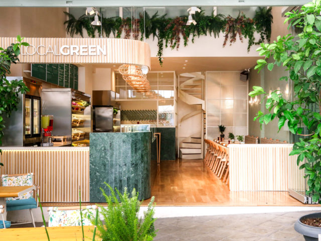 Το Local Green είναι μια πράσινη όαση στο κέντρο της Αθήνας και κάτι παραπάνω από ένα salad bar