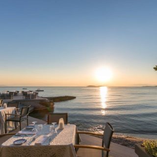 Μεσογειακή κουζίνα και αποθεωτικό ηλιοβασίλεμα στο Myhtos by Divani