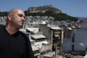 Ο Γιάννης Γιουλούντας πιστεύει ότι το δίλημμα της εποχής μας είναι ουτοπία ή δυστοπία. Κι επιλέγει το πρώτο.