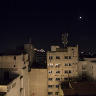 Αύγουστος στην Αθήνα, ραντεβού κατά τις 4 το ξημέρωμα, για να μην μας πιάσει η ζέστη