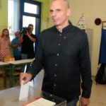 Βαρουφάκης: «Η Δημοκρατία ανήκει μόνο σε αυτούς που έχουν το κουράγιο να την υπερασπιστούν»