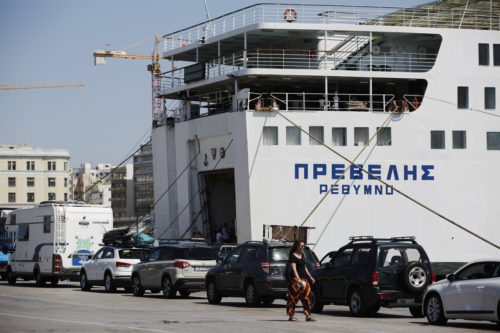 Τουλάχιστον 14 θετικά κρούσματα κορωνοϊού σε πλοίο από την Ίο προς Ραφήνα