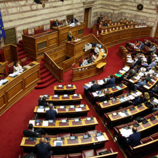 Υποχρεωτικός εμβολιασμός: «Ναι» από ΝΔ και ΚΙΝΑΛ