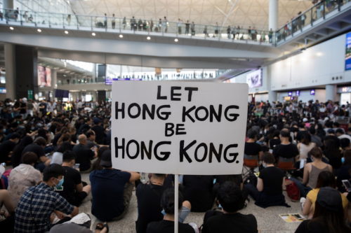 Καθιστική διαμαρτυρία στο αεροδρόμιο του Χονγκ Κονγκ