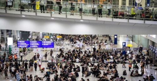 Το αεροδρόμιο του Χονγκ Κονγκ ανέστειλε το check-in σε όλες τις πτήσεις αναχώρησης